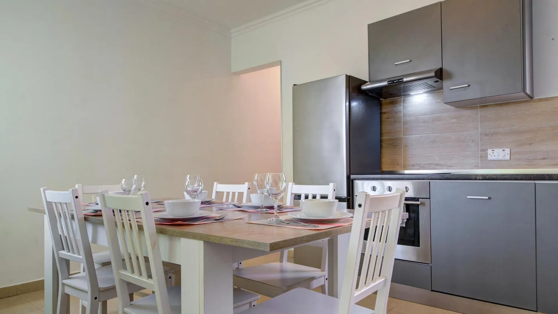 St Julian'S Unique 3-Bedroom Apartments Sleeps 9-10 Saint Julian's Malta