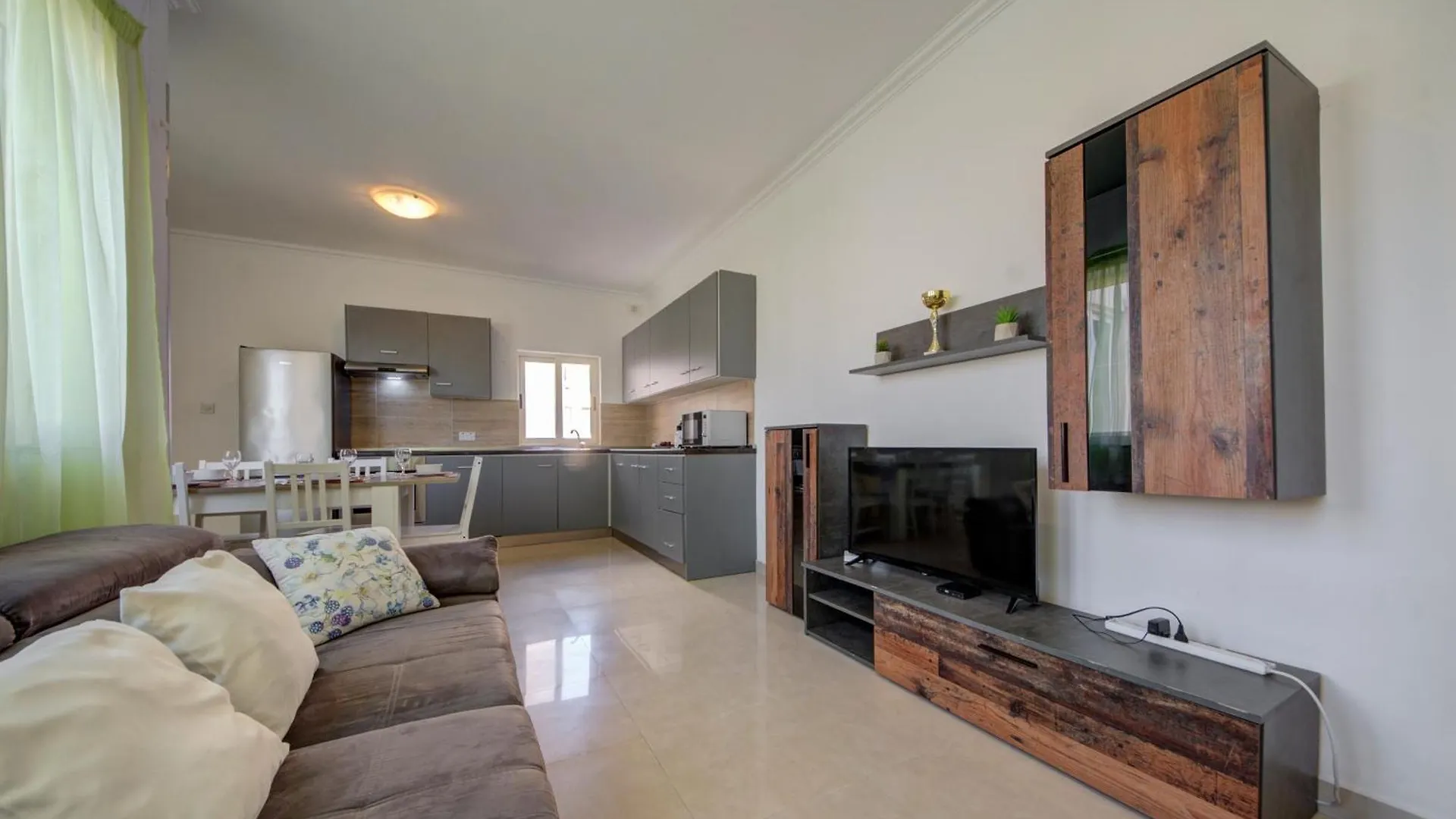 St Julian'S Unique 3-Bedroom Apartments Sleeps 9-10 Saint Julian's Malta